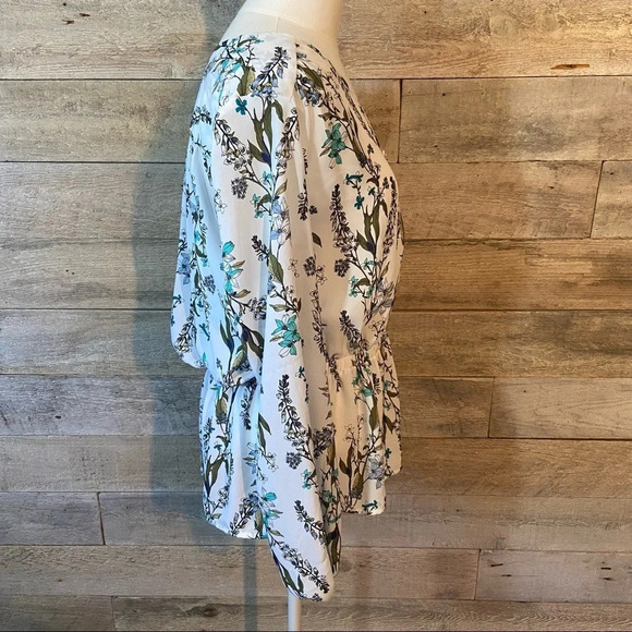 🛍️3/$30 Worthington women’s floral blouse in size medium - Picture 4 of 7